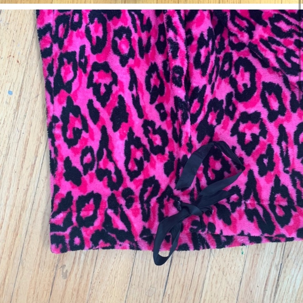 Leopard print plush pajamas